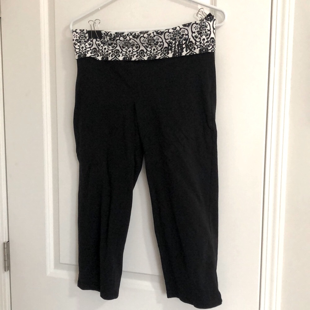 Victoria Secret Pink Cropped Yoga Leggings